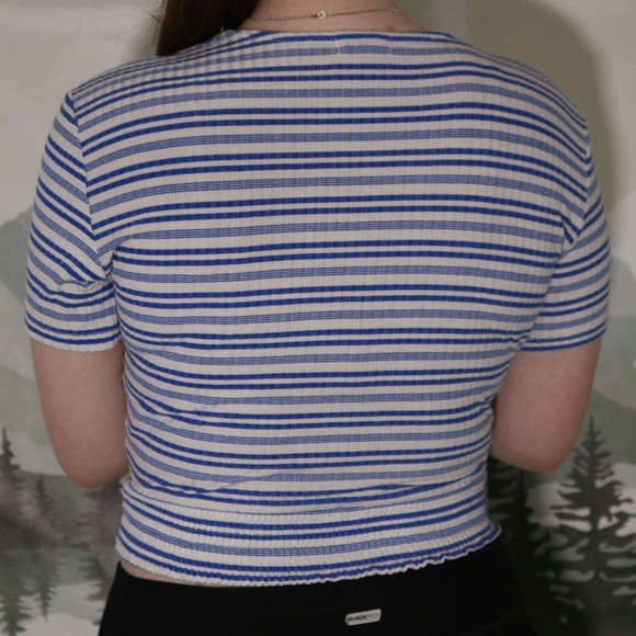 striped crop top - Picture 2 of 4